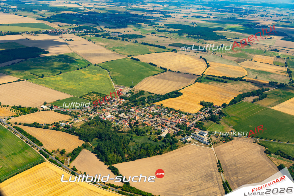 Die Luftaufnahme Groß Schwechten - Stendal wurde 2022 vom Flugzeug aus (keine Drohne) erstellt. Hohe Auflösung -für große Poster und Wandbilder geeignet - Garantiert!