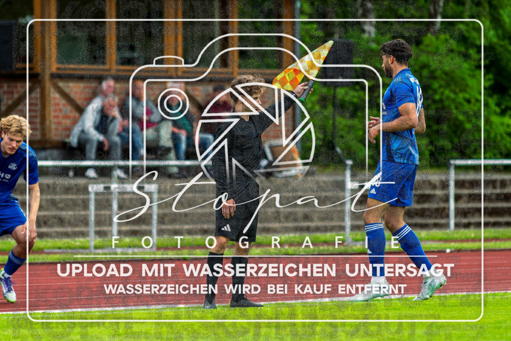 Landesliga Herren LG - TV Jahn Schneverdingen vs. MTV Eintracht Celle | Julian Ebel (Schiedsrichterassistent); Landesliga Herren LG - TV Jahn Schneverdingen vs. MTV Eintracht Celle am 06.06.2026 in Osterwaldstadion, Schneverdingen - Realisiert mit Pictrs.com