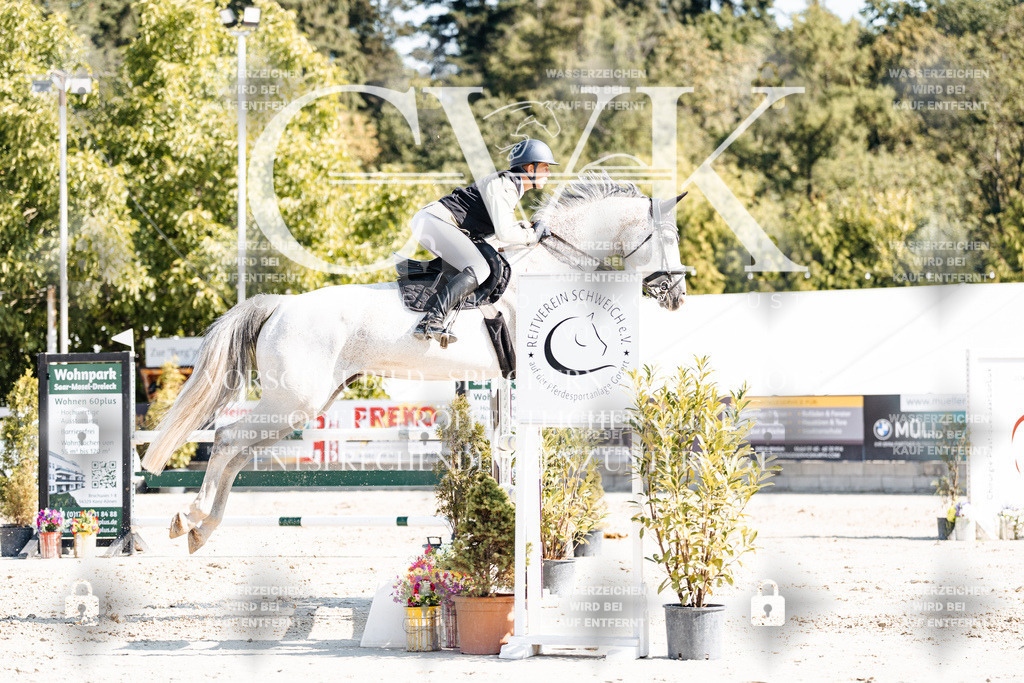 CK902561 | Turnierfotografie Pferdefotografie Trier Rheinland-Pfalz Pferdesport Reitsport Tierfotografie Sportfotografie Pferdevideo Pferdevideografie Equestrianvideography equestrianphotography  - Realisiert mit Pictrs.com