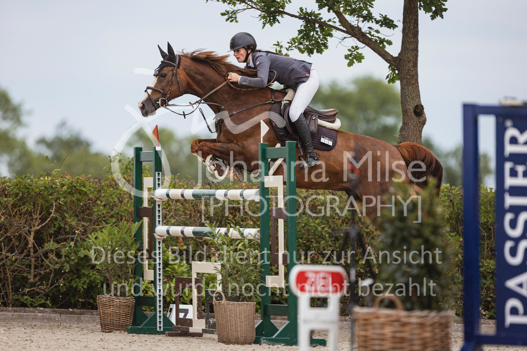 240614_Lemwerder_S1-Springen-545 | Deine schönsten Turniermomente als professionelle Fotos! Entdecke hochwertige Pferdesport-Fotografie im Online-Shop. Jetzt Fotos finden & bestellen!