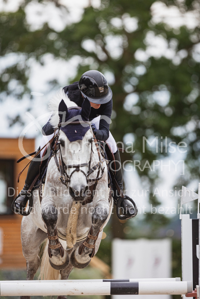 240614_Lemwerder_M2-Springen-441 | Deine schönsten Turniermomente als professionelle Fotos! Entdecke hochwertige Pferdesport-Fotografie im Online-Shop. Jetzt Fotos finden & bestellen!