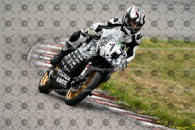 25bt02-1106 | markuskiefer.com - Realisiert mit Pictrs.com