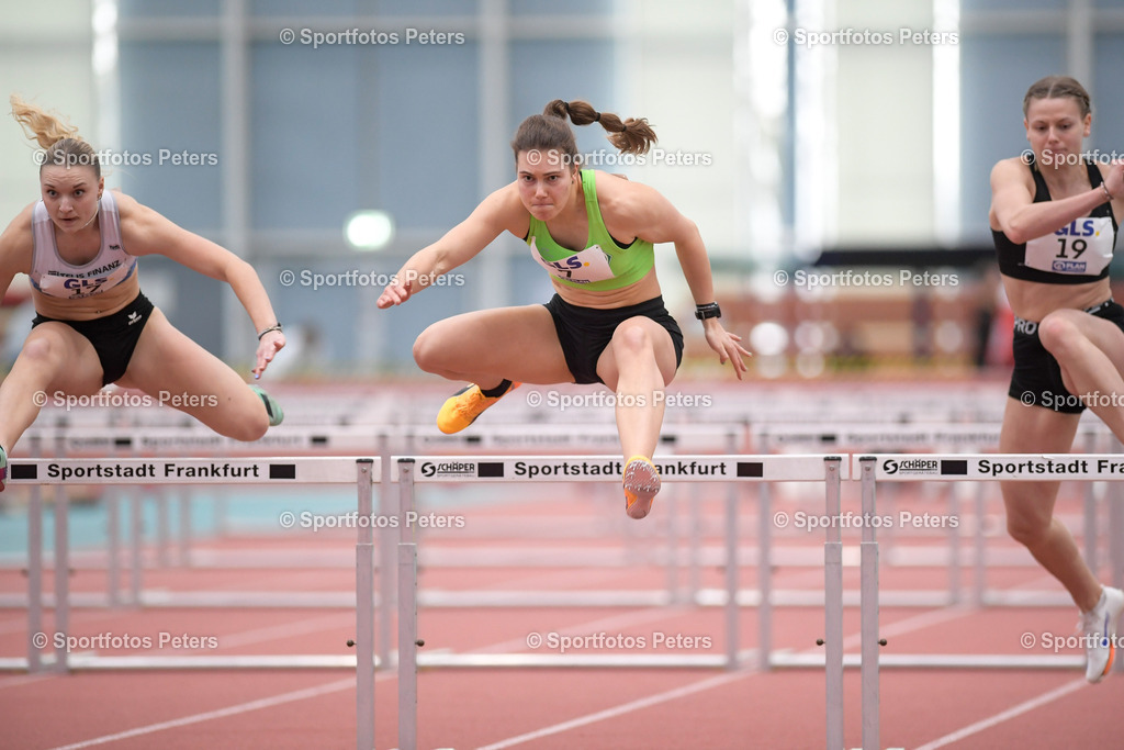 _KP11956_1 | 09.02.2025, xkaix, Leichtathletik 20. Deutsche Meisterschaften, Mehrkampf Halle v.l. Celia Spieß (LG TELIS FINANZ Regensburg), Wiebke Oelgardt (SV Werder Bremen), Carolina Oeste (SSC Bad Sooden-Allendorf) - Realisiert mit Pictrs.com