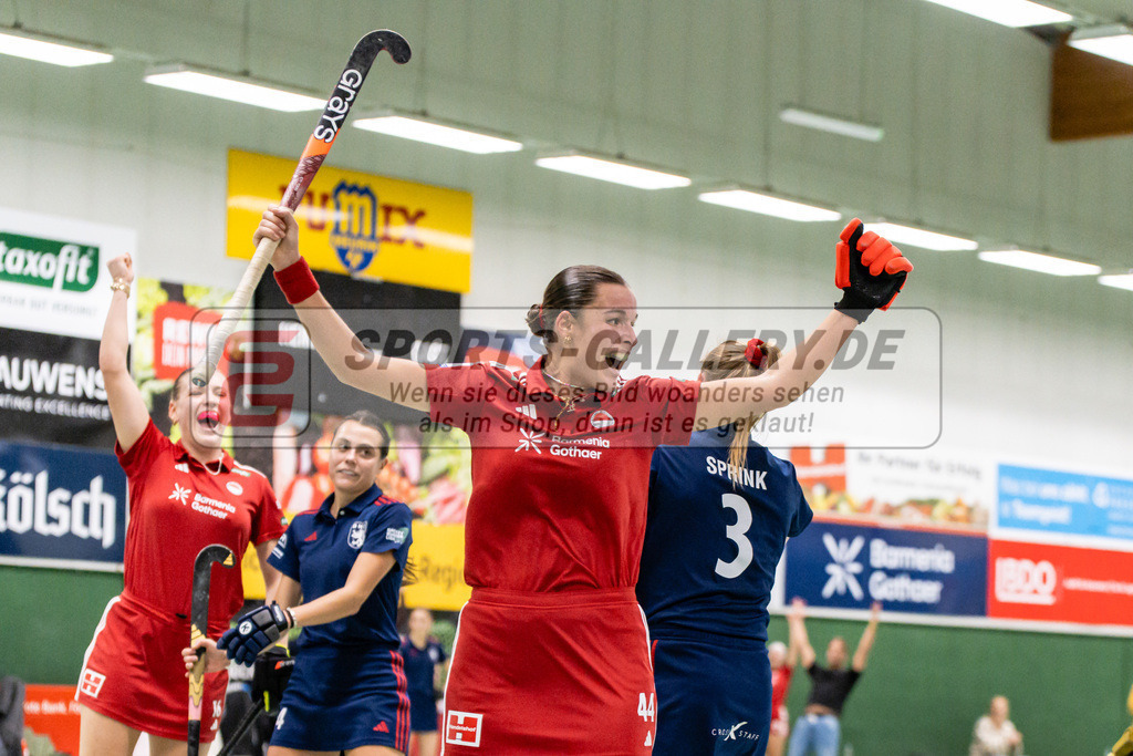 SFE_20241220_0045 | Köln, Deutschland, 20.12.2024:  Hockey 1. Bundesliga Damen Rot-Weiss Köln - Düsseldorfer HC im KTHC Stadion Rot-Weiss Köln Tennis and Hockey Club am 20.12.2024 in Köln, Deutschland. (Foto von Stephan Fehrmann)Köln, Germany, 20.12.2024: Hockey 1. Bundesliga Damen Rot-Weiss Köln - Düsseldorfer HC in KTHC Stadion Rot-Weiss Köln Tennis and Hockey Club at 20.12.2024 in Köln, Deutschland. (Foto from Stephan Fehrmann)