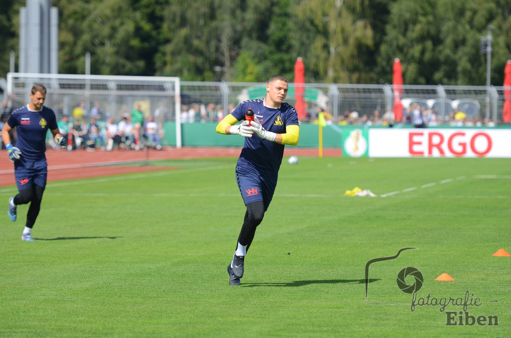 SV Atlas-Delmenhorst-Borussia Mönchengladbach | DFB-Pokal 1. Runde;SV Atlas Delmenhorst (gelb)-Borussia Mönchengladbach (schwarz) am 17.08.2025 in Oldenburg (Marschweg-Stadion), Photo: Philip Eiben 2025 - Realisiert mit Pictrs.com