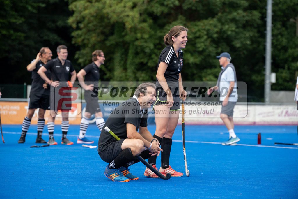 SFE_20240818_0243 | Krefeld, Deutschland, 18.08.2024:  European Cup for Recreational Hockey Players im KTHC Stadion Rot-Weiss Köln Tennis and Hockey Club am 18.08.2024 in Krefeld, Deutschland. (Foto von Stephan Fehrmann)Krefeld, Germany, 18.08.2024: European Cup for Recreational Hockey Players in KTHC Stadion Rot-Weiss Köln Tennis and Hockey Club at 18.08.2024 in Krefeld, Deutschland. (Foto from Stephan Fehrmann)