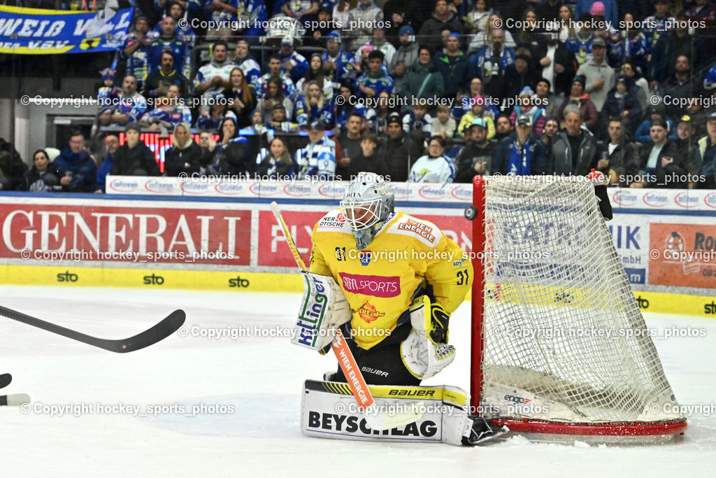 EC IDM WÄRMEPUMPEN VSV vs. Vienna Capitals | #31 Evan Cowley Vienna Capitals, EC IDM WÄRMEPUMPEN VSV vs. Vienna Capitals, EC IDM WÄRMEPUMPEN VSV vs. Vienna Capitals am 16.11.2025 in Villach (Stadthalle Villach), Austria, (Photo by Bernd Stefan)