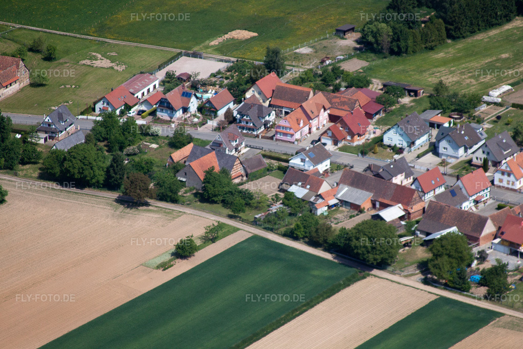 Luftbild: Rue des Champs in Schleithal im Bundesland Bas-Rhin in Frankreich. – Foto: IMG_40975(40954).jpg vom 08.05.2011 durch Werner Riehm/FLY-FOTO.de – Auflösung des Originals: 4752 x 3168 px