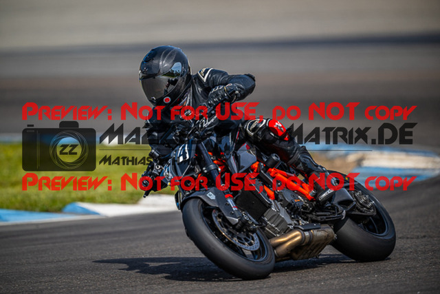 MaZZes_FotoMatrix_230410_8242 | ROT