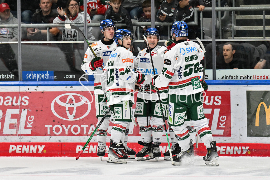 Augsburger Panther - Moser Medical Graz99ers | Jubel der Panther nach dem Treffer zum 3-1 durch Florian ELIAS (Augsburger Panther #67) / Tor / Torschuetze / Freude / Happy / Testspiel: Augsburger Panther - Moser Medical Graz99ers; Curt Frenzel Stadion am 31.08.2025