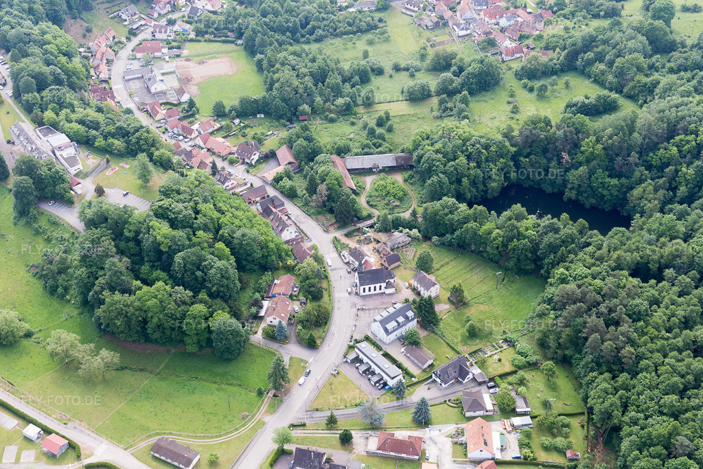 Luftbild: Ortsansicht in Weiler im Bundesland Bas-Rhin in Frankreich. Foto: IMG_100720.jpg vom 05.06.2017 durch Werner Riehm/FLY-FOTO.de