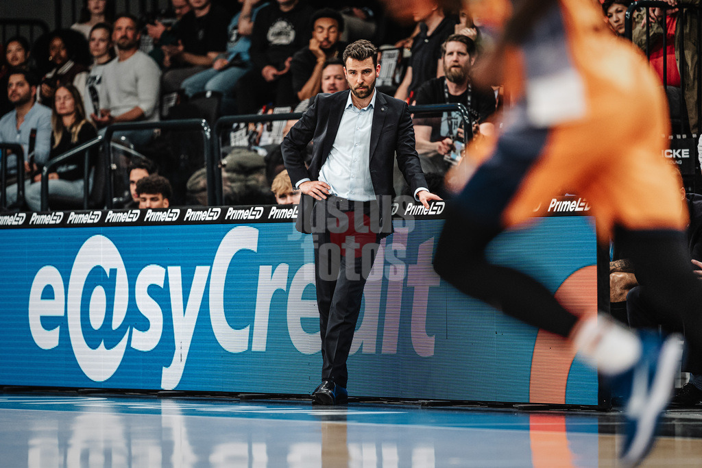 Basketball | Männer | Saison 2025/2026 | easyCredit Basketball Bundesliga | 13. Spieltag | Veolia Towers Hamburg vs. Rostock Seawolves | 22.04.2026 | Trainer Benka Barloschky (Veolia Towers Hamburg)