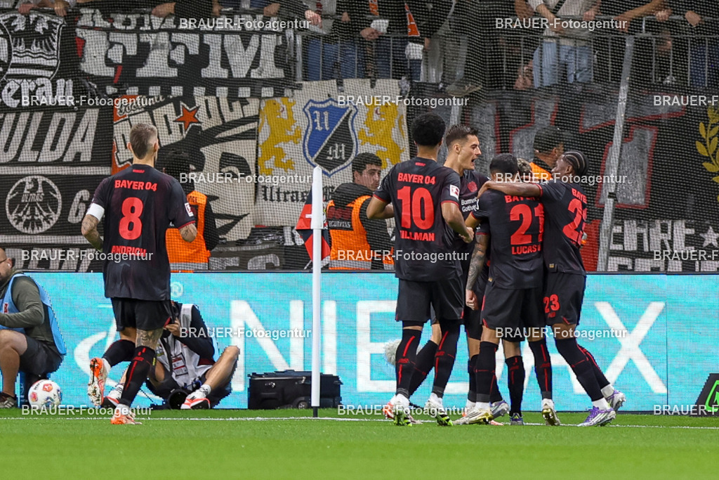 Bayer 04 Leverkusen vs Eintracht Frankfurt - Bundesliga  | Leverkusen, Deutschland, 12.09.25:   Alejandro Grimaldo (Bayer 04 Leverkusen) Torjubel, jubelt mit seiner Mannschaft nach dem Treffer zum 1:0 waehrend des Spiels der Bundesliga zwischen  Bayer 04 Leverkusen vs Eintracht Frankfurt in der BayArena(Foto von Brauer-Fotoagentur / Adrian Schlueter)