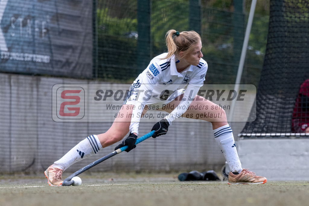 SFE_20240421_0151 | Düsseldorf, Deutschland, 21.04.2024:  in Aktion waehrend des Spiels der Feldhockey 1. Bundesliga Damen zwischen Düsseldorfer HC - Münchener SC im Düsseldorfer Hockeyclub 1905 e.V. am 21.04.2024 in Düsseldorf, Deutschland. (Foto von Stephan Fehrmann)

Düsseldorf, Germany, 21.04.2024:  in action during the game of Feldhockey 1. Bundesliga Damen between Düsseldorfer HC - Münchener SC in Düsseldorfer Hockeyclub 1905 e.V. at 21.04.2024 in Düsseldorf, Deutschland. (Foto von Stephan Fehrmann)