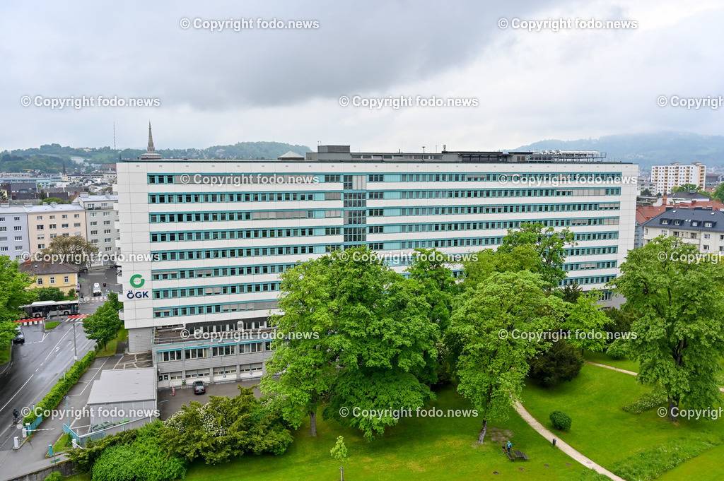 Oesterreichische Gesundheitskasse_ OeGK_ 15.05.2023-2 | 15.05.2023, Gruberstrasse Linz, AUT, Oesterreichische Gesundheitskasse, OoeGK, im Bild OeGK, Oesterreichische Gesundheitskassa, Ooe, Gebaeude, Logo, Tafel, Rueckseite