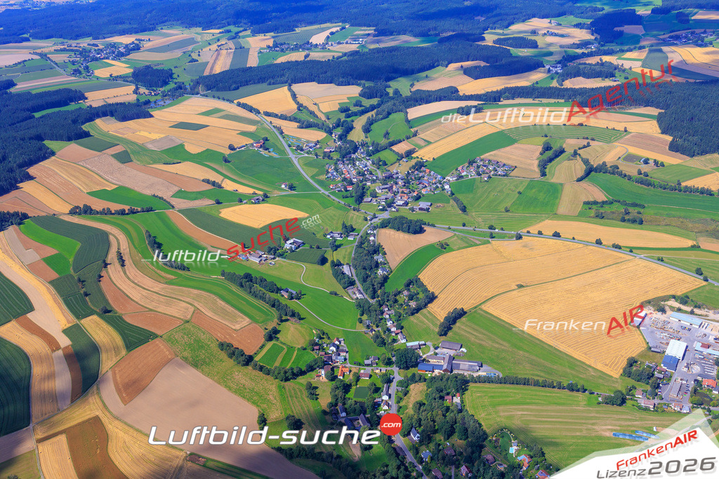 Die Luftaufnahme Oberweissenbach - Selb wurde vom UL-Flugzeug (keine Drohne) aus fotografiert.Hohe Druck- Auflösung-die Geschenkidee!