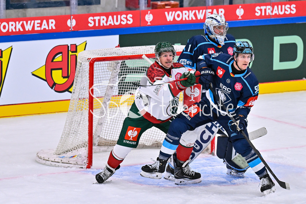 ERC Ingolstadt - Frölunda HC | INGOLSTADT, GERMANY - 02. DECEMBER: im Duell Max FRIBERG (Frölunda Gothenburg 12) und Peter SPORNBERGER (ERC Ingolstadt 50) vor Nico PERTUCH (ERC Ingolstadt 1) beim Viertefinal Match zwischen dem ERC Ingolstadt und Frölunda HC beim Hinspiel der Champions Hockey League in der Saturn Arena