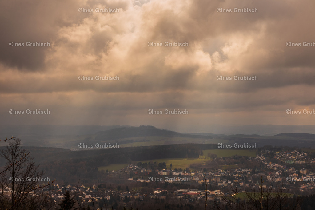 Nebelstimmung über Buchholz | Lila Lubbenbomm - Artwork by Ines Grubisch - Realisiert mit Pictrs.com