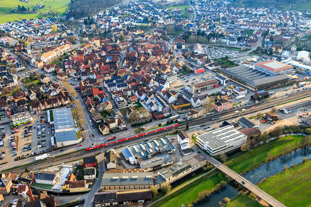 Luftbild: Ortsansicht von Norden in Haslach im Kinzigtal im Bundesland Baden-Württemberg in Deutschland. Foto: IMG_120320.jpg vom 17.03.2020 durch Werner Riehm/FLY-FOTO.de