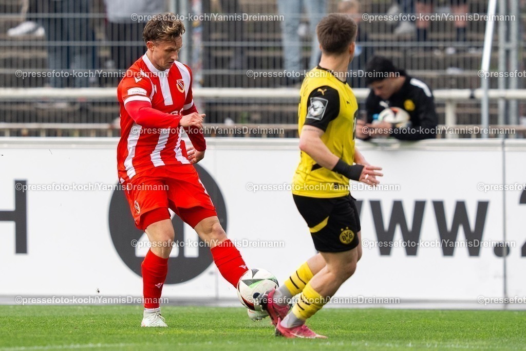 xydr13042501095 | 13.04.2025, xydrx, Fußball, Borussia Dortmund II - FC Energie Cottbus, 3.Liga, Stadion Rote Erde, Saison 2024 2025: Erik Tallig (FC Energie Cottbus #13) Patrick Goebel (Borussia Dortmund II #17) DFB regulations prohibit any use of photographs as image sequences and or quasi-video.
