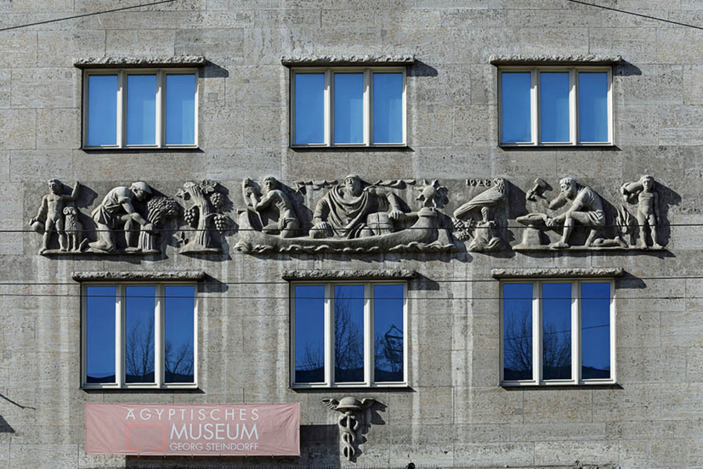 Bildlexikon Leipzig - Krochhochhaus - Wandfries | Das Team hinter BILDLEXIKON LEIPZIG bündelt historische wie aktuelle Informationen über die Stadt Leipzig in Text und Bild auf einer Plattform und stellt diese der interessierten Öffentlichkeit zur Verfügung.