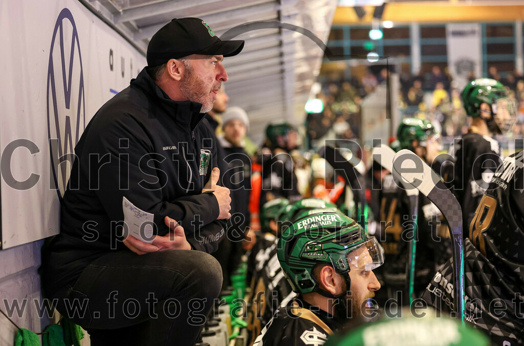 2024-03-01_010_TSV_Erding_gegen_ERSC_Amberg | Erding, Deutschland, 01.03.2024:
Eishockey, Bayernliga Playoffs 2023 / 2024, 5. Spieltag, TSV Erding gegen ERSC Amberg, Endergebnis: 9:0

Teamchef Thomas Daffner (Erding Gladiators)

Foto: Christian Riedel / fotografie-riedel.net