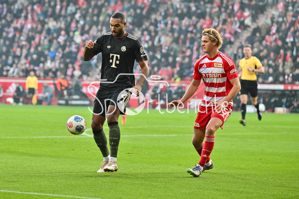 1. FC Union Berlin - FC Bayern München | Berlin, DEUTSCHLAND - 8. NOVEMBER: im Duell Jonathan TAH (FC Bayern Munich 4) und Tom ROTHE (Union Berlin 15) während dem Bundesligamatch zwischen dem 1. FC Union Berlin und dem FC Bayern München am 10. Spieltag im Stadion an der alten Försterei am 8. November 2025 in Berlin, Germany / DFL REGULATIONS PROHIBIT ANY USE OF PHOTOGRAPHS AS IMAGE SEQUENCES AND/OR QUASI-VIDEO