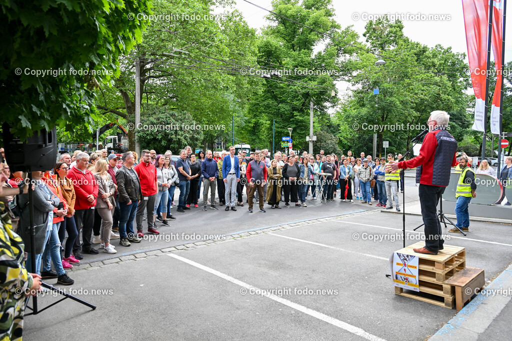 Kundgebung der Gewerkschaft_ Pflege und Gesundheit_ 16.05.2024-6 | 16.05.2024, Linz, AUT, Kundgebung der Gewerkschaft zu Arbeitsbedingungen im Pflege- und Gesundheitsbereich, im Bild Kundgebungsteilnehmer, Younion, OeGB, Vida, GPA, Gewerkschaft