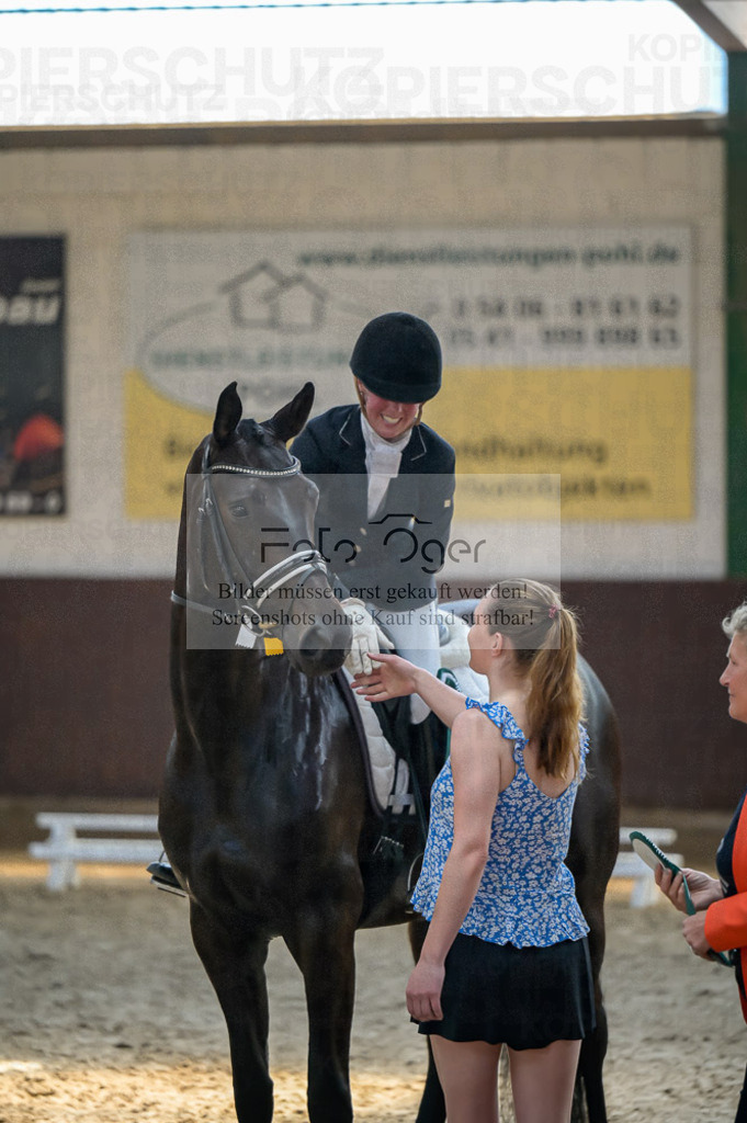 Reitturnier Voxtrup | Entdecke hochwertige Reitturnierfotos von Foto Oger. Professionell, emotional und authentisch – jetzt Lieblingsmomente im Shop bestellen.Deutschlandweite Turnierfotografie. - Realized with Pictrs.com