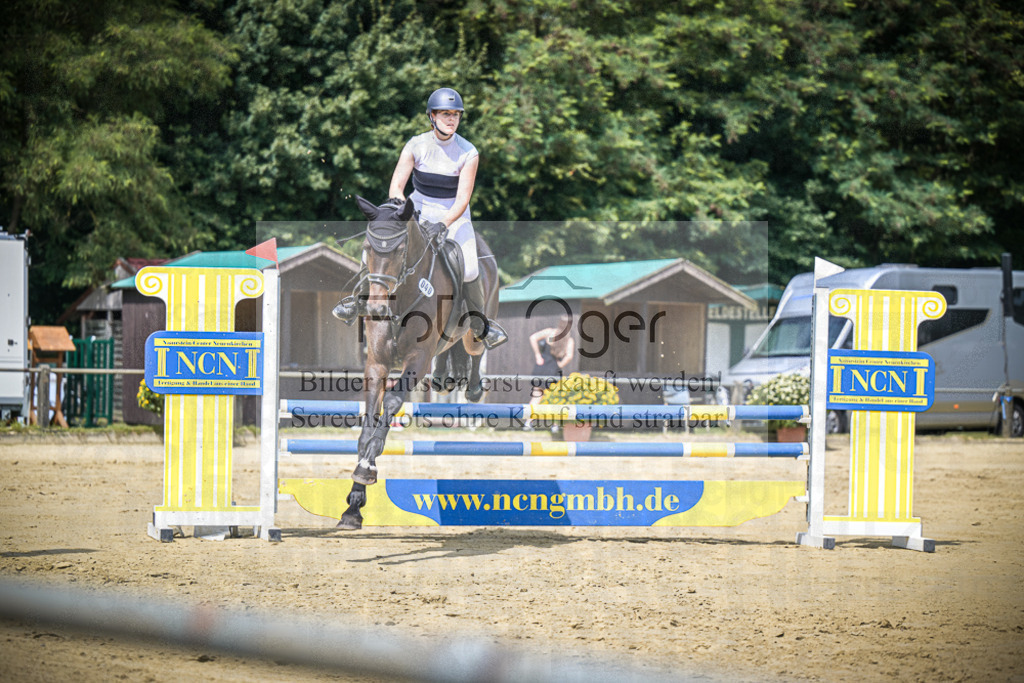 DOS_6153 | Entdecke hochwertige Reitturnierfotos von Foto Oger. Professionell, emotional und authentisch – jetzt Lieblingsmomente im Shop bestellen.Deutschlandweite Turnierfotografie. - Realisiert mit Pictrs.com