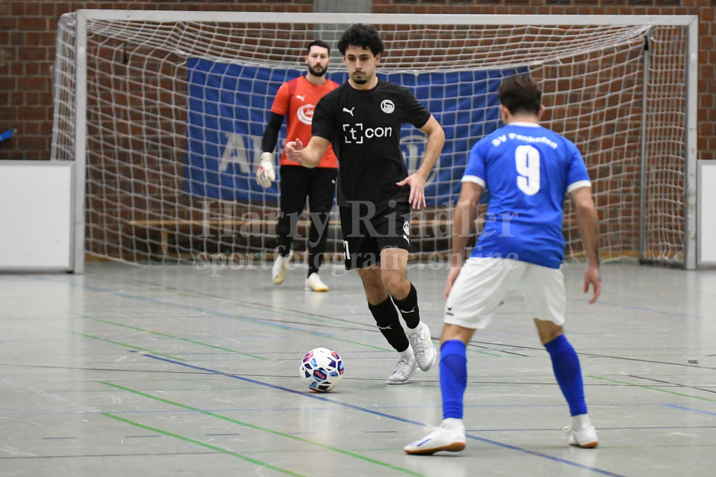 Allianz Fischer Cup 2026; FC Dingolfing; SV Pankofen; | Der FC Dingolfing im Finalspiel gegen Pankofen souverän.   - Realisiert mit Pictrs.com