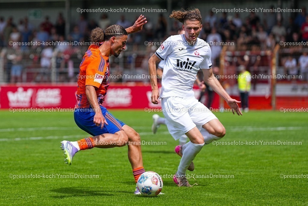 xYDR20072501005 | 20.07.2025, xydrx, Fußball, Rot Weiss Ahlen - FC Schalke 04, Testspiel, Wersestadion: Taylan Bulut (FC Schalke 04 #31) Dominik Limprecht (Rot Weiss Ahlen #3)
