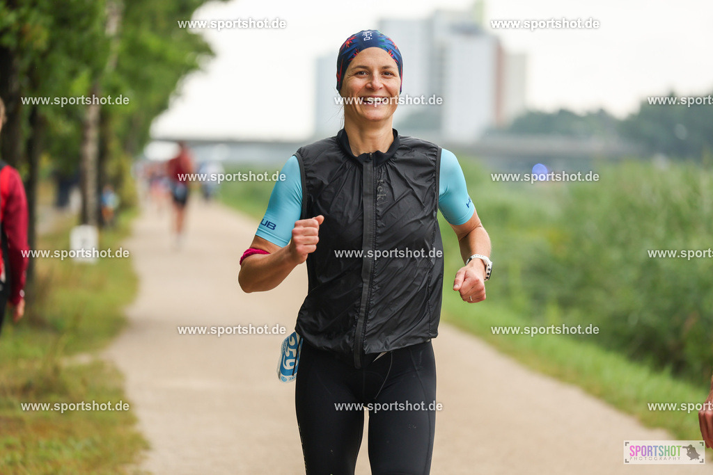 LUR_1942 | 34. M-net Erlanger Triathlon 2025 #erlangertriathlon  #mnettriathlon2025 #mnettriathlon #team #olympischedistanz #mitteldistanz #triathlon #maindonaukanal  #erlangertriathlon2025 #yourpictrs #tv1848 #tv1848erlangen  #triathlonbayern #sportinerlangen #demsportverbunden #sportshot_your_pictrs Copyright: www.sportshot.de