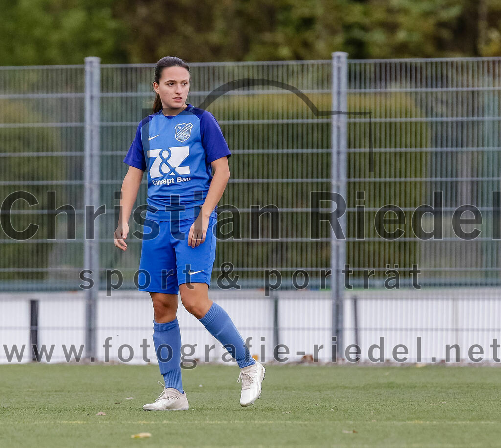 2023-11-19_026_FC_Langengeisling_gegen_FC_Forstern_II | Erding, Deutschland, 19.11.2023:
Fußball, Bezirksoberliga 2023 / 2024, 12. Spieltag, FC Langengeisling gegen FC Forstern II, Endergebnis: 3:0

Julia John (FC Langengeisling, #10)

Foto: Christian Riedel / fotografie-riedel.net