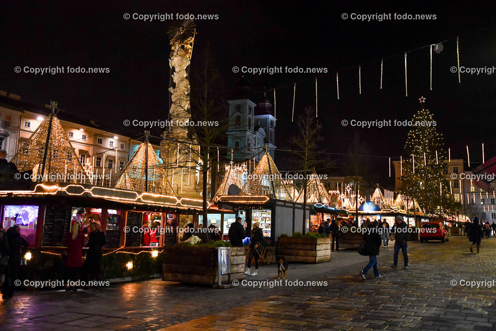 Christkindlmarkt_ Hauptplatz Linz_ 23.11.2022-6 | 23.11.2022, Linz, AUT, Christkindlmarkt, Hauptplatz Linz, Weihnachtsdekoration, im Bild Christkindlmarkt, Hauptplatz Linz, Huetten, Standln