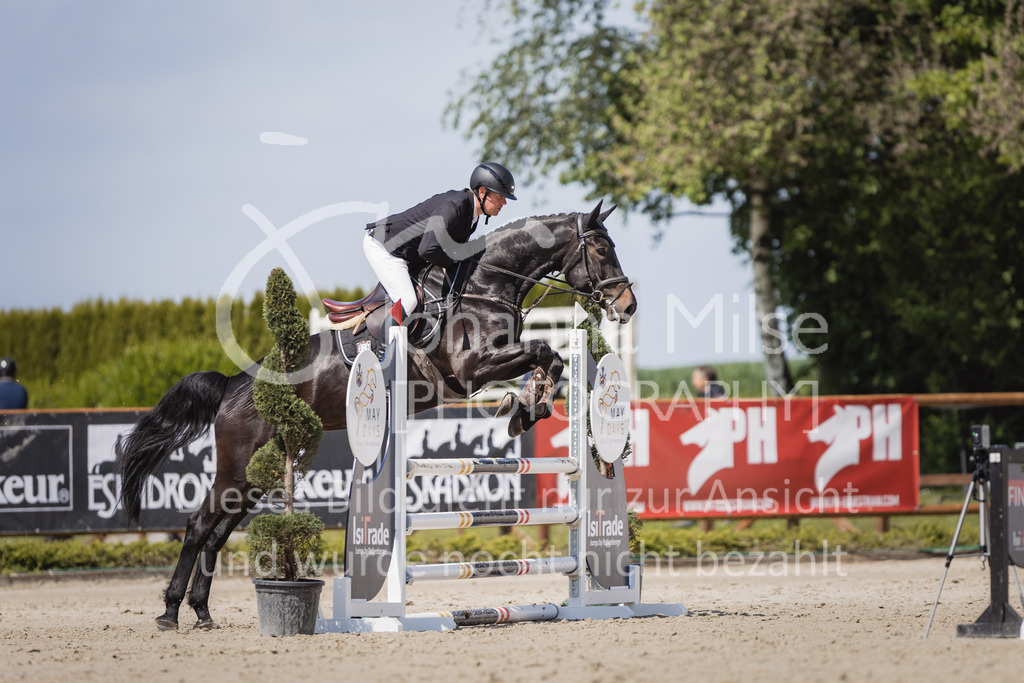 230518_MayDays_SprPf-A2-224 | Deine schönsten Turniermomente als professionelle Fotos! Entdecke hochwertige Pferdesport-Fotografie im Online-Shop. Jetzt Fotos finden & bestellen!