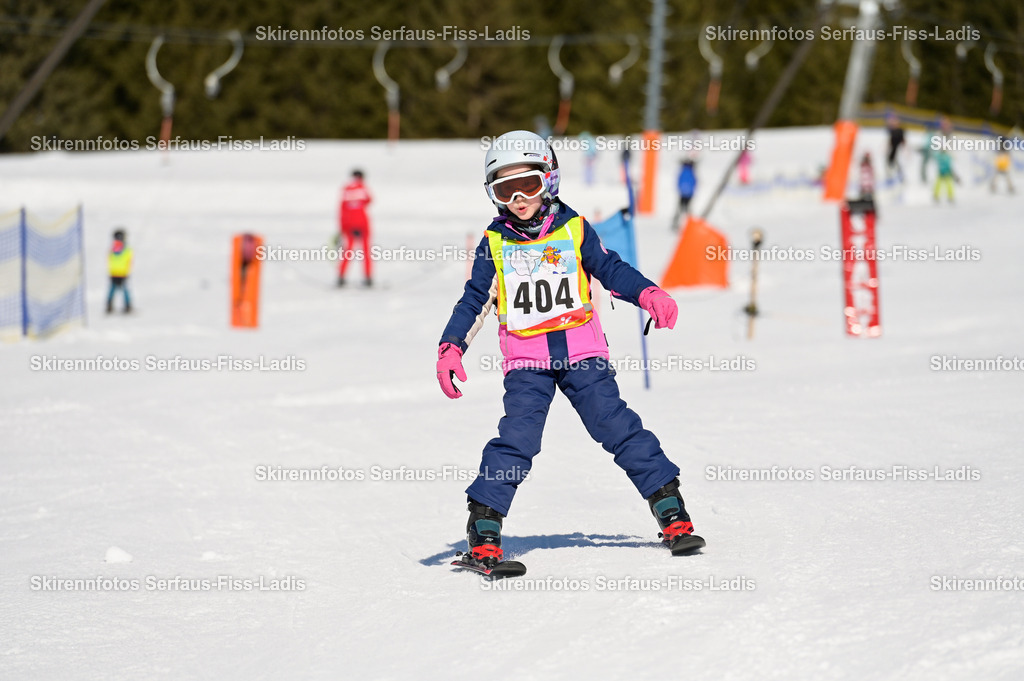 SRF_27.02.2026_223 | Skirennfotos,Serfaus,Fiss,Ladis,Kinderskirennen,Winter,Tirol,Oberland,skirace,SFL,feelfree,weil wir's genießen,ski,Ski,skifahren,Sonnenplateau, - Realisiert mit Pictrs.com