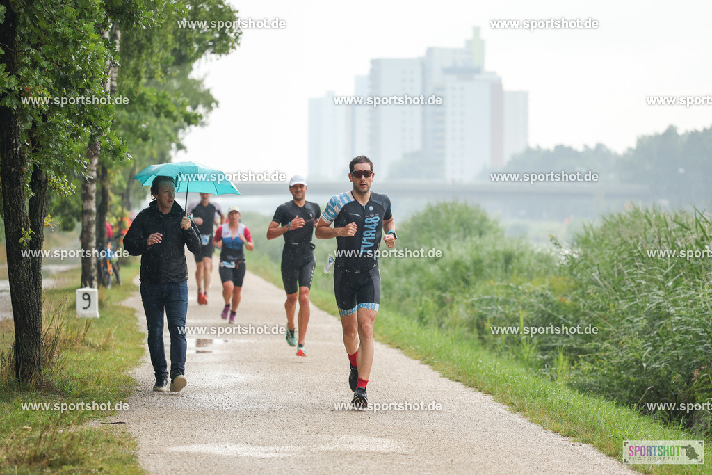 LUR_1070 | 34. M-net Erlanger Triathlon 2025 #erlangertriathlon  #mnettriathlon2025 #mnettriathlon #team #olympischedistanz #mitteldistanz #triathlon #maindonaukanal  #erlangertriathlon2025 #yourpictrs #tv1848 #tv1848erlangen  #triathlonbayern #sportinerlangen #demsportverbunden #sportshot_your_pictrs Copyright: www.sportshot.de