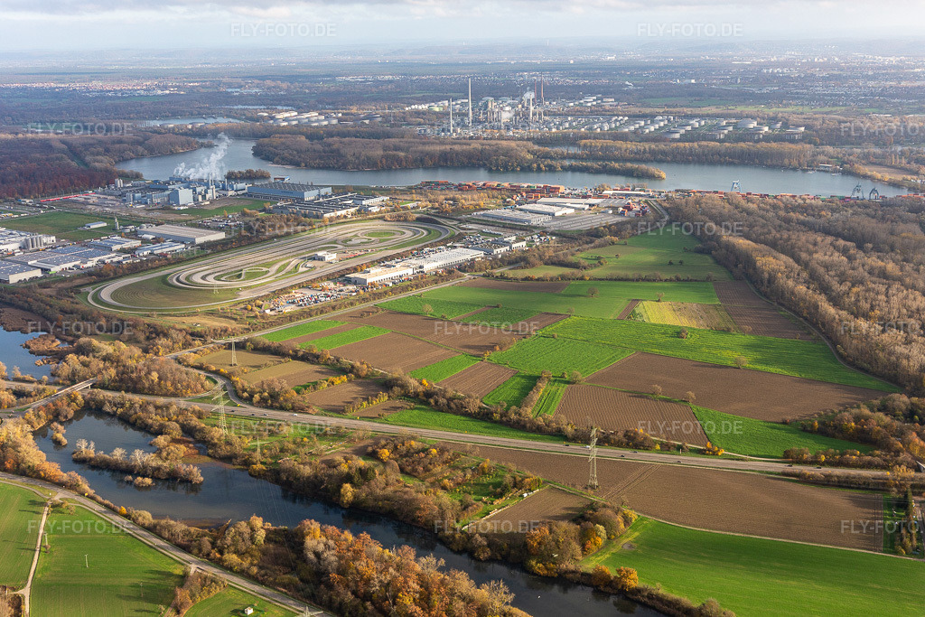 Luftbild: Geplante Erweiterungsfläche der Daimler-Trucks AG in Wörth am Rhein im Bundesland Rheinland-Pfalz in Deutschland. Foto: IMG_135223.jpg vom 26.11.2022 durch Werner Riehm/FLY-FOTO.de