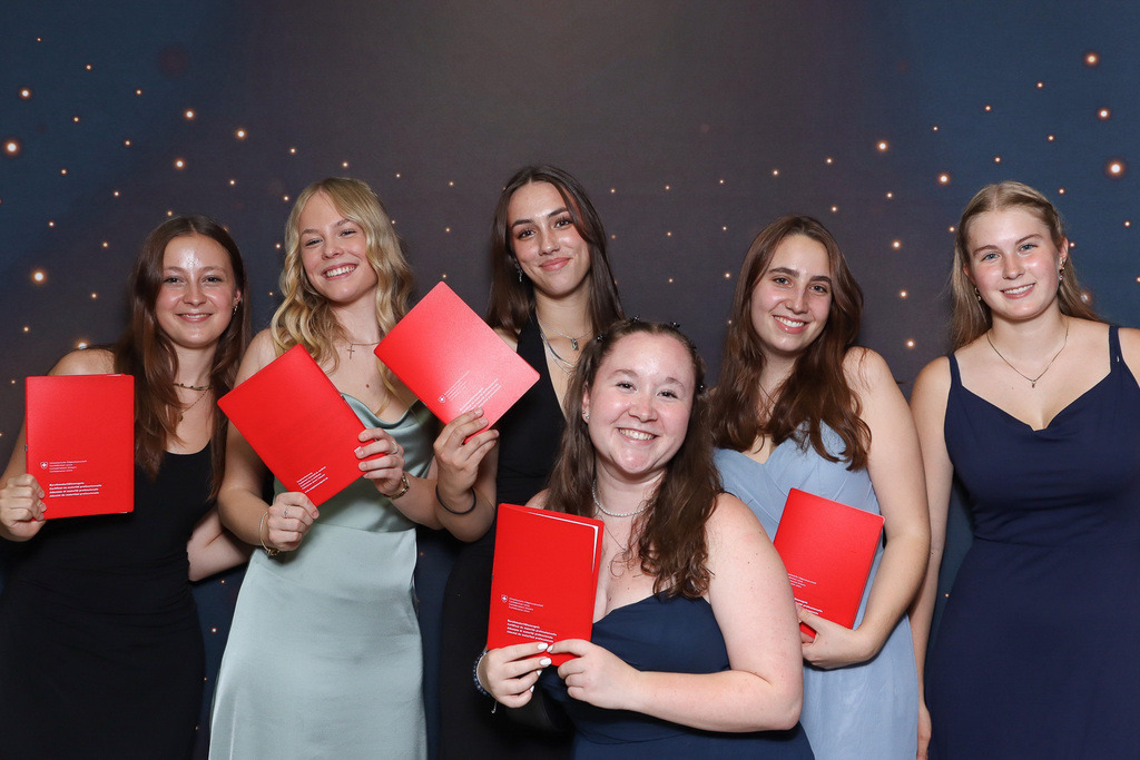 ZD260628112736-111 | Fotoshop von zweidimensional Fotografie. Ihr Fotograf im Aargau. Abzüge von Ihrem Fotobox Event bestellen.Abzüge von Ihrem Hochzeit bestellen.Abzüge von Ihrem Schulfotograf bestellen.