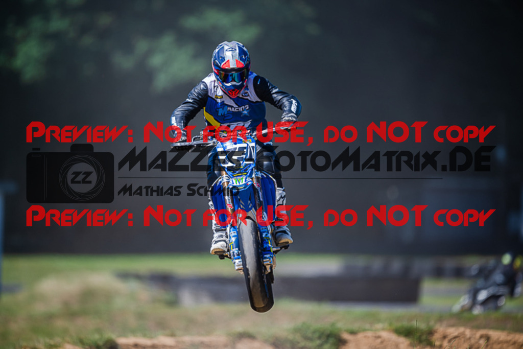 MaZZes_FotoMatrix_220702_5526 | UE40