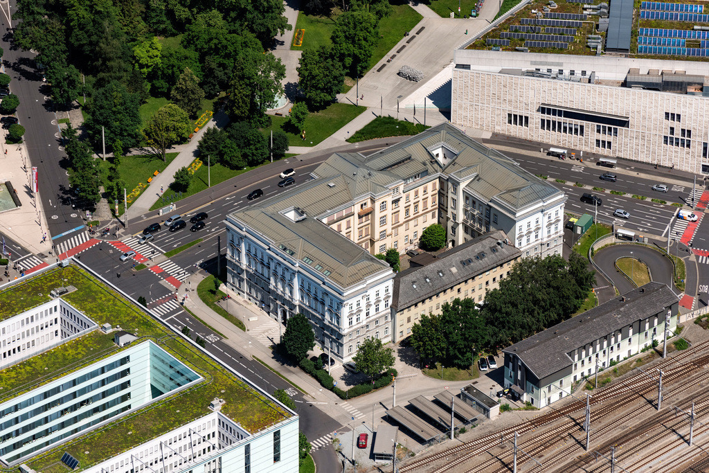 dr__0092242.jpg | LINZ 14.06.2022 Verwaltungsgebäude des Unternehmens ÖBB Immobilienmanagement in Linz in Oberösterreich, Österreich. 