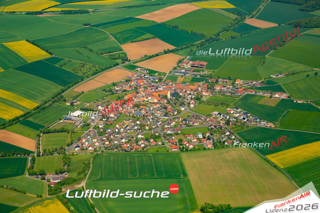 Das Luftbild zeigt : Schönfeld Großrinderfeld - Die Luftaufnahme wurde 2024 vom UL-Flugzeug aus erstellt ( keine Drohne ) - Hochauflösende Luftaufnahme - Für grossformatige Ausdrucke geeignet. Die Geschenkidee !Mit Lizenz und Bildrechte bestellbar