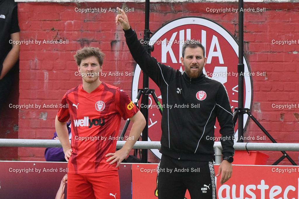 FC Kilia Kiel vs SV Eichede | Tom Warncke (Kilia #5) &amp; Trainer Nicola Soranno (Kilia) / Fußball-Oberliga Männer 2026/2027 / FC Kilia Kiel vs SV Eichede / Kilia Sportplatz / Kiel / 12.09.26 - Realisiert mit Pictrs.com