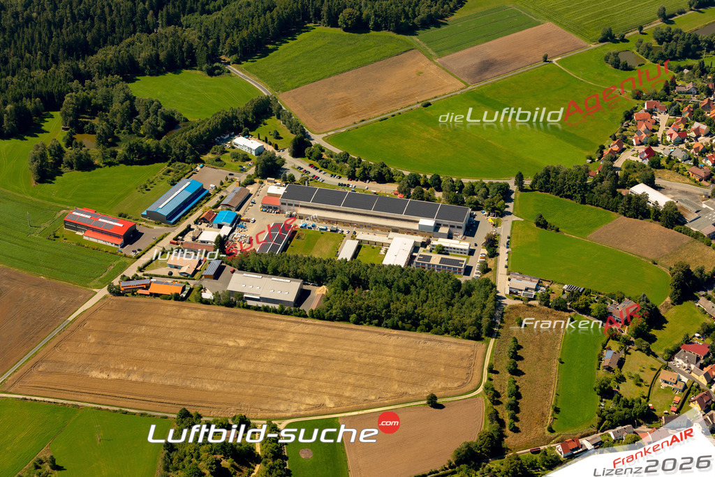 Das Luftbild zeigt : Gewerbegebiet Plößberg - Die Luftaufnahme wurde 2023 vom UL-Flugzeug aus erstellt ( keine Drohne ) - Hochauflösende Luftaufnahme - Für grossformatige Ausdrucke geeignet. Die Geschenkidee !Mit Lizenz und Bildrechte bestellbar