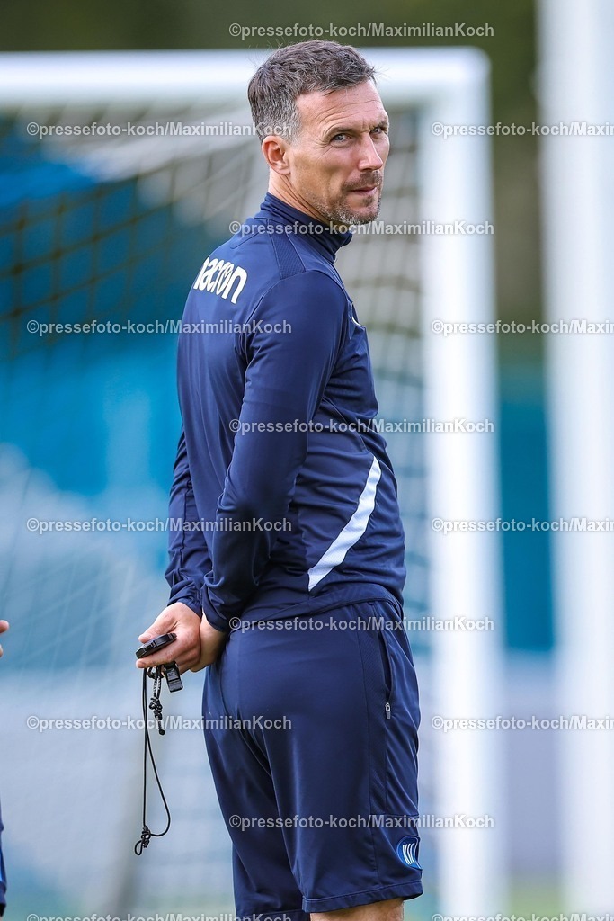 KSC02092502238 | 02.09.2025, Fußball, Training Karlsruher SC, 2. Fußball Bundesliga, Trainingsplatz am BBBank Wildpark Stadion Karlsruhe, Saison 2025 2026: Cheftrainer Christian Eichner (KSC #hc) 