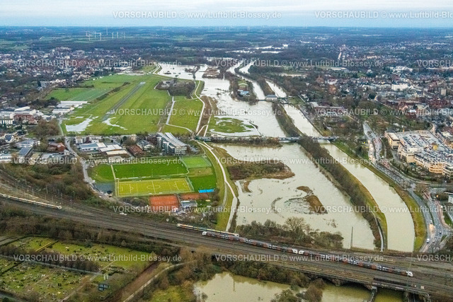 Hamm231204871 | Luftbild vom Hochwasser der Lippe, Weihnachtshochwasser 2023, Fluss Lippe tritt nach starken Regenfällen über die Ufer, Überschwemmungsgebiet Lippeaue Erlebensraum Lippestrand, Flugplatz Lippewiesen, Datteln-Hamm-Kanal und Schleuse Hamm, Stadtbezirk Heessen, Hamm, Ruhrgebiet, Nordrhein-Westfalen, Deutschland