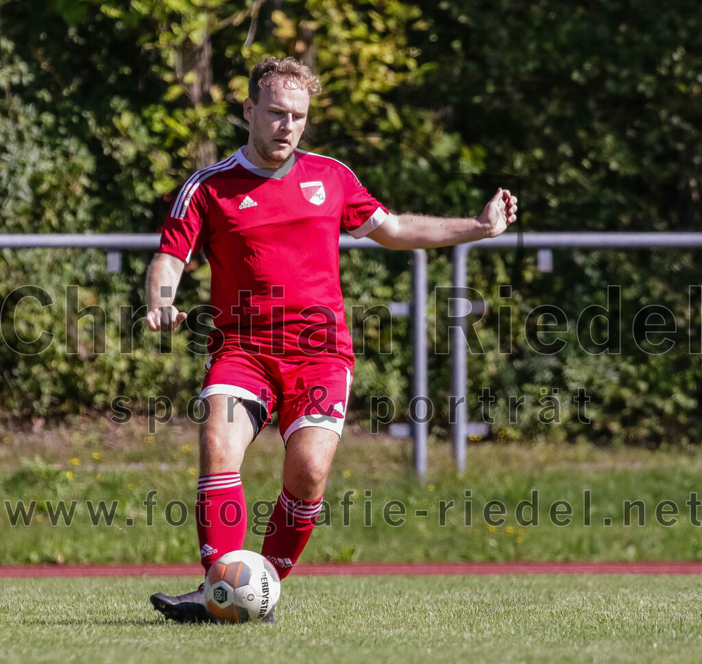2023-09-02_020_SG_Markt_Schwaben_II_gegen_SV_Internationale_Taufkirchen_II | Markt Schwaben, Deutschland, 02.09.2023:
Fußball, C-Klasse 2023 / 2024, 3. Spieltag, (SG) Markt Schwaben II gegen SV Internationale Taufkirchen II, Endergebnis: 6:2

Michael Fischer (SG Markt Schwaben, #5)

Foto: Christian Riedel / fotografie-riedel.net