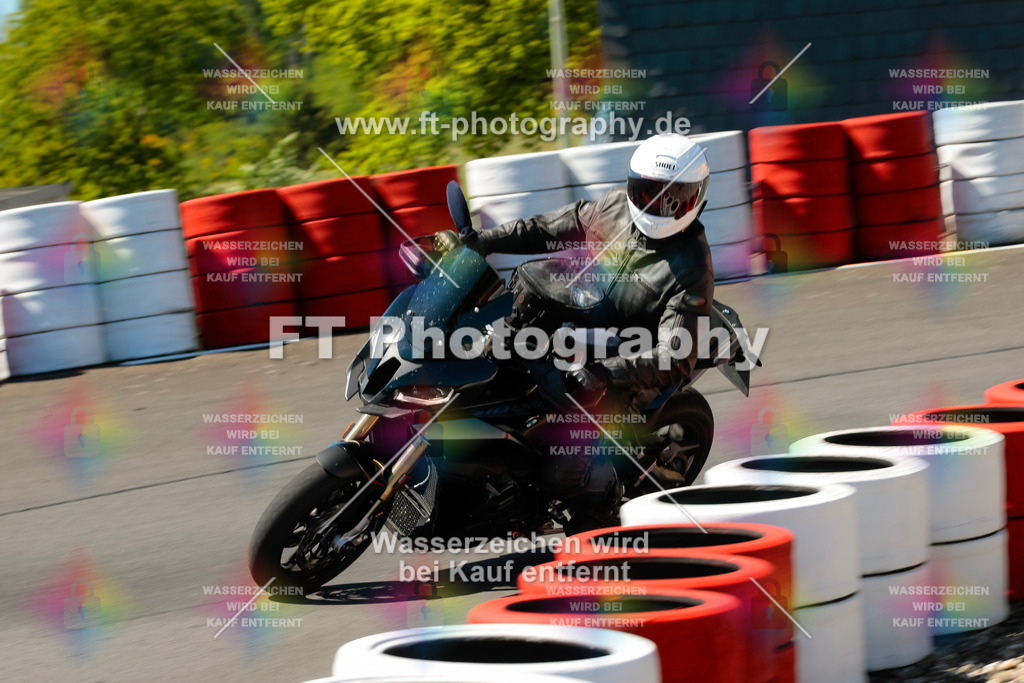 Moto-TeamOBK-22277 | Hier findet Ihr Bilder von Touristenfahrten auf der Nürburgring Nordschleife oder von anderen Veranstaltungen die ich besucht habe. Viel Spass beim Durch Schauen 