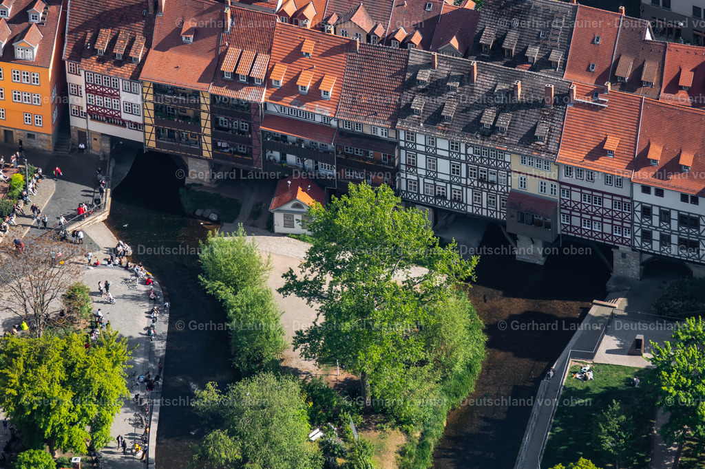 4025695 | ERFURT 06.05.2020 Historische Alte Brücke " Krämerbrücke Erfurt " über die Gera im Ortsteil Altstadt in Erfurt im Bundesland Thüringen, Deutschland. Weiterführende Informationen bei: Krämerbrücke Erfurt,  Landeshauptstadt Erfurt. // Historic Old Bridge " Kraemerbruecke Erfurt " across Gera in the district Altstadt in Erfurt in the state Thuringia, Germany. Further information at: Kraemerbruecke Erfurt,  Landeshauptstadt Erfurt. Foto: Gerhard Launer